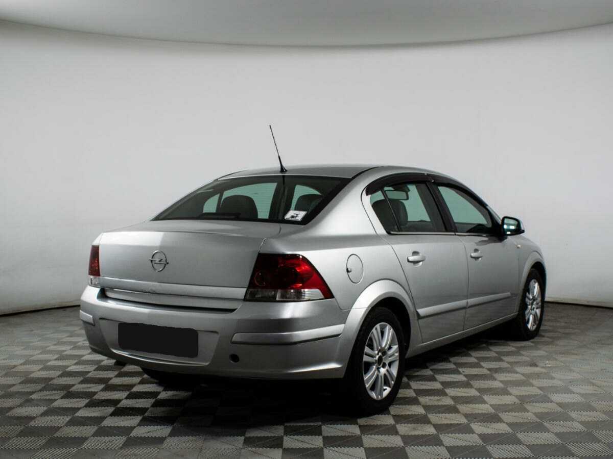 Opel Astra 2010 года с пробегом. Фото: #4
