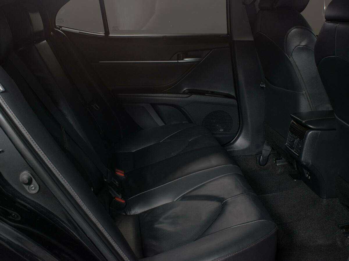 Toyota Camry 2020 года с пробегом. Фото: #6