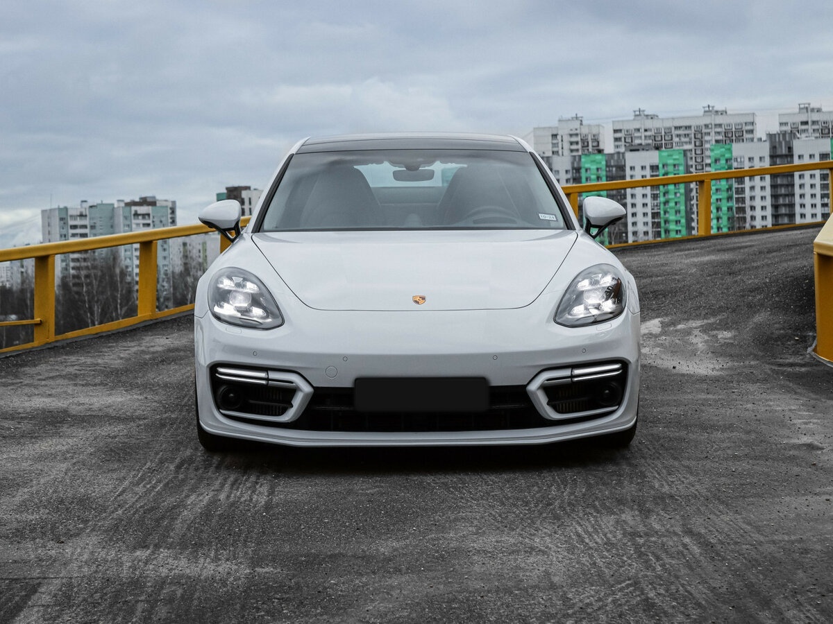 Porsche Panamera 2022 года с пробегом. Фото: #1