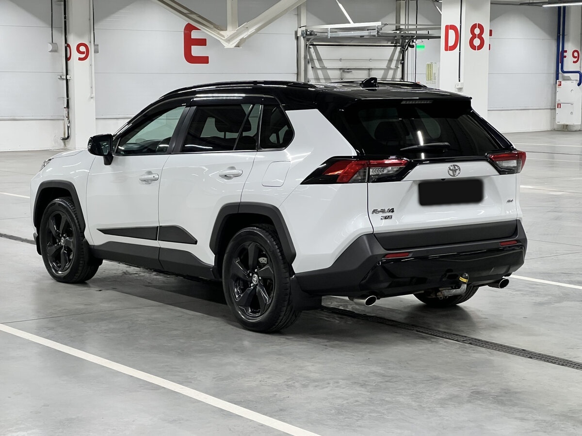 Toyota RAV4 2021 года с пробегом. Фото: #6