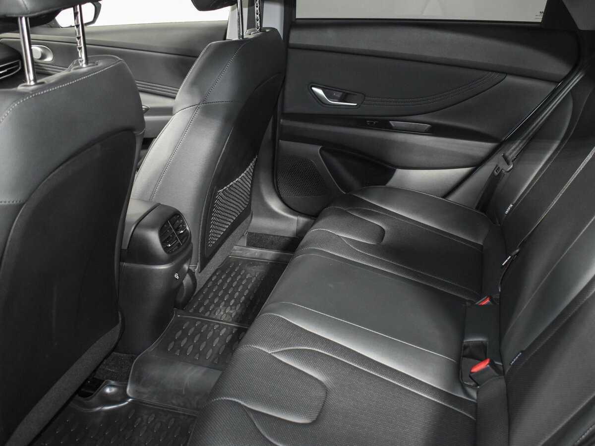 Hyundai Elantra 2023 года с пробегом. Фото: #12