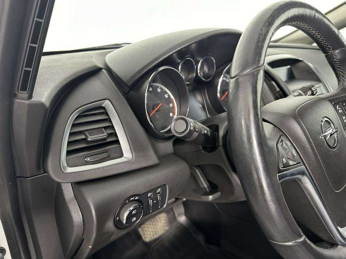 Opel Astra 2013 года с пробегом. Фото: #5
