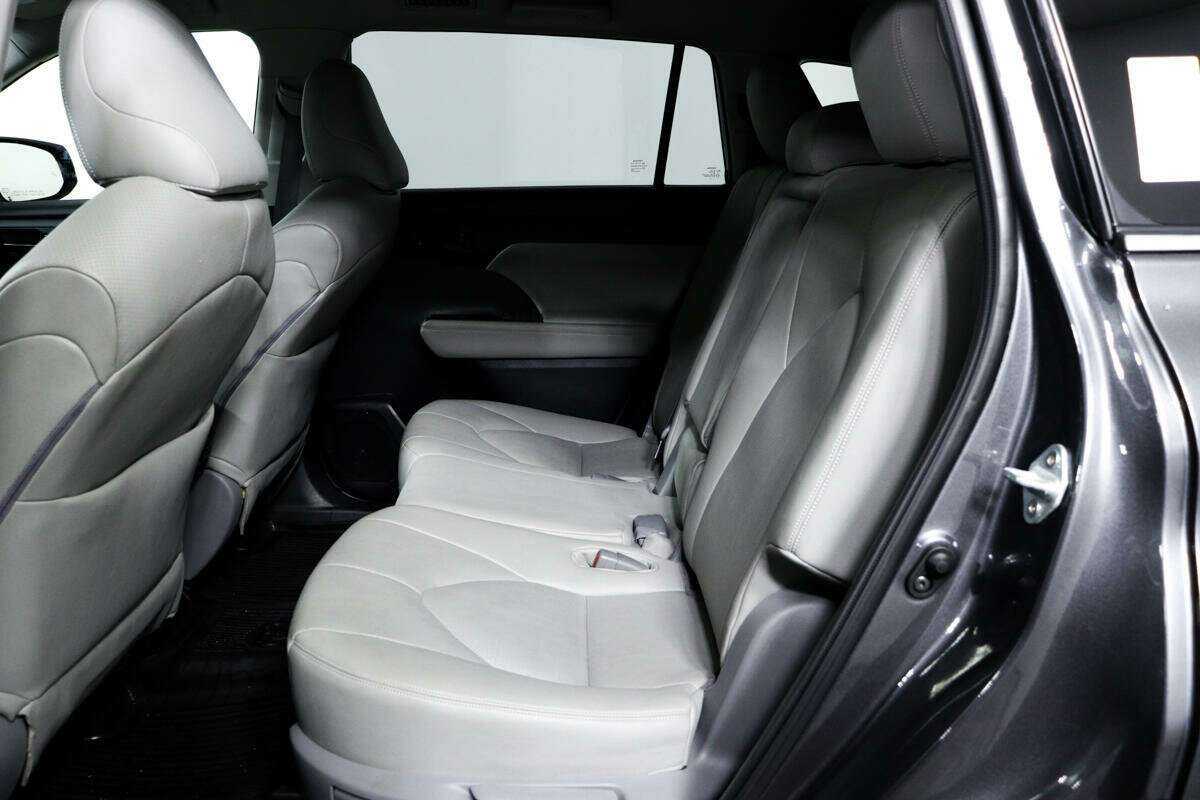 Toyota Highlander 2021 года с пробегом. Фото: #11