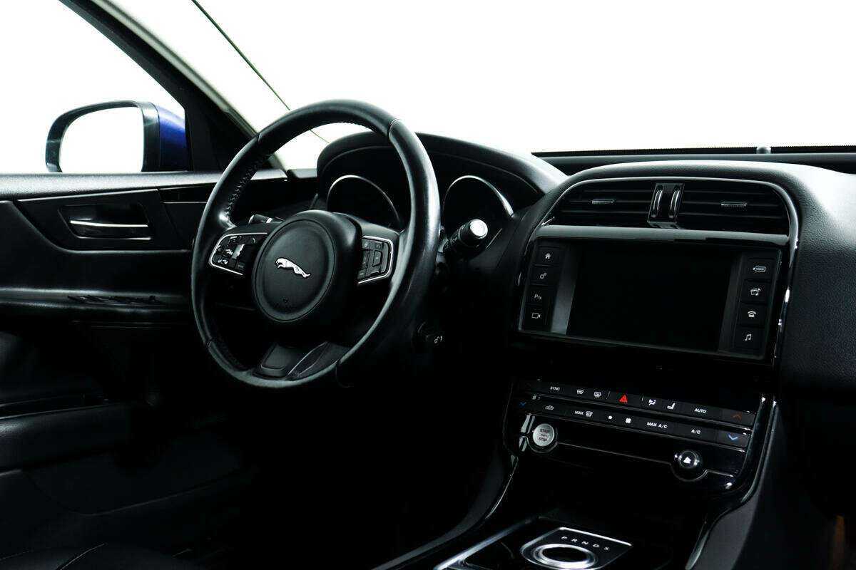 Jaguar XE 2015 года с пробегом. Фото: #8