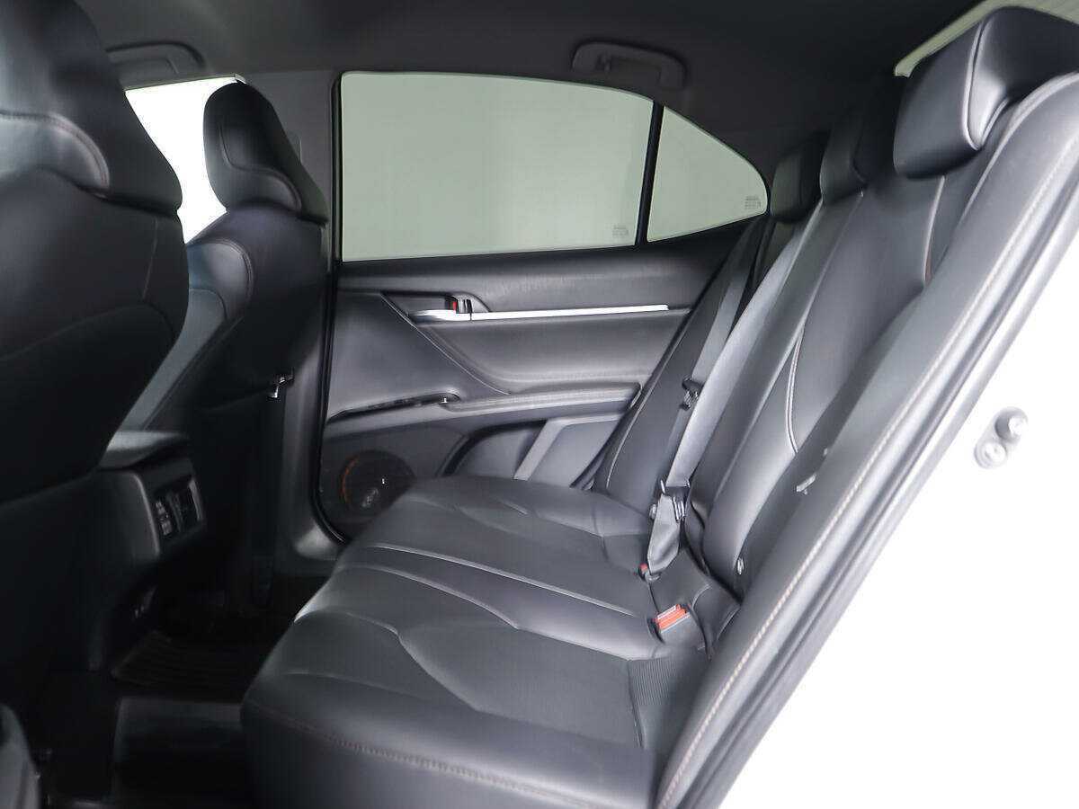 Toyota Camry 2018 года с пробегом. Фото: #9