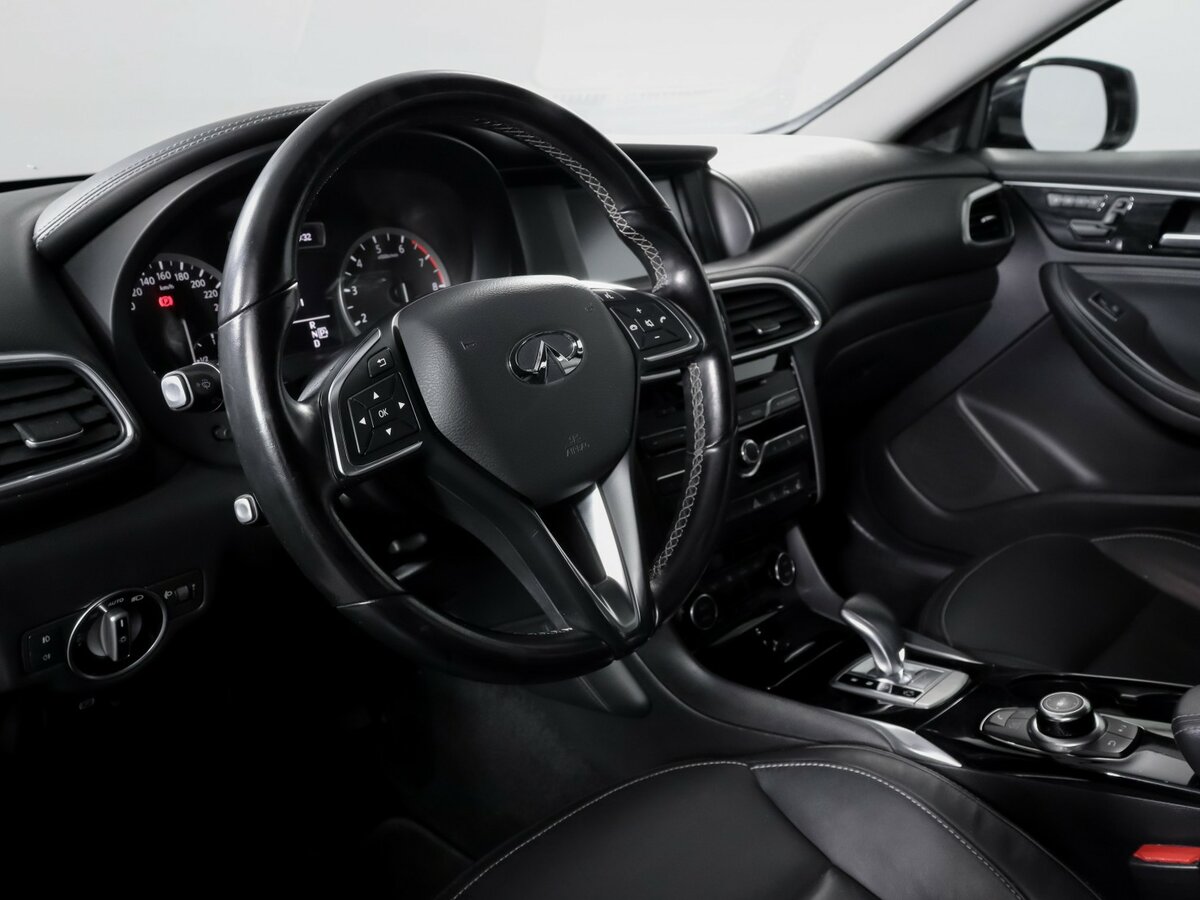 Infiniti Q30 2017 года с пробегом. Фото: #10