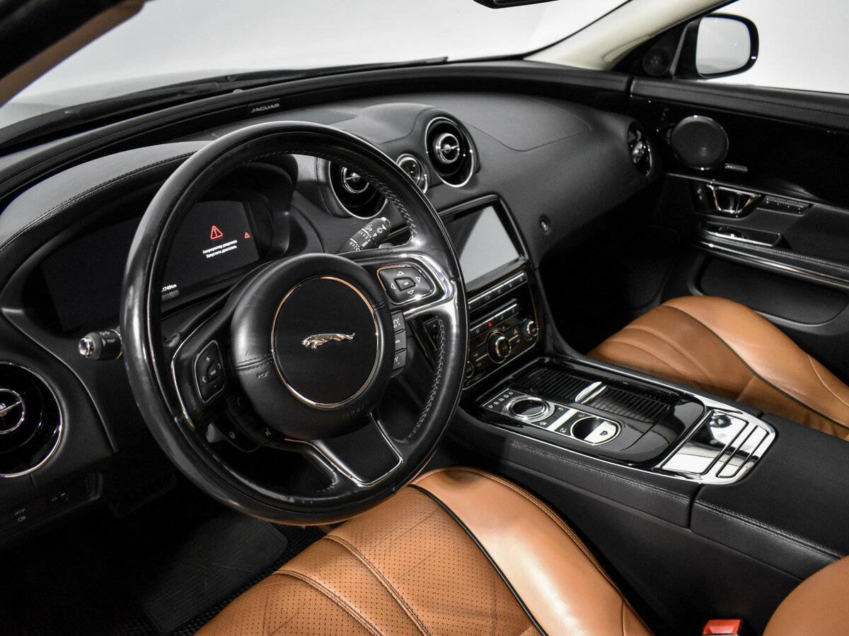 Jaguar XJ 2016 года с пробегом. Фото: #8
