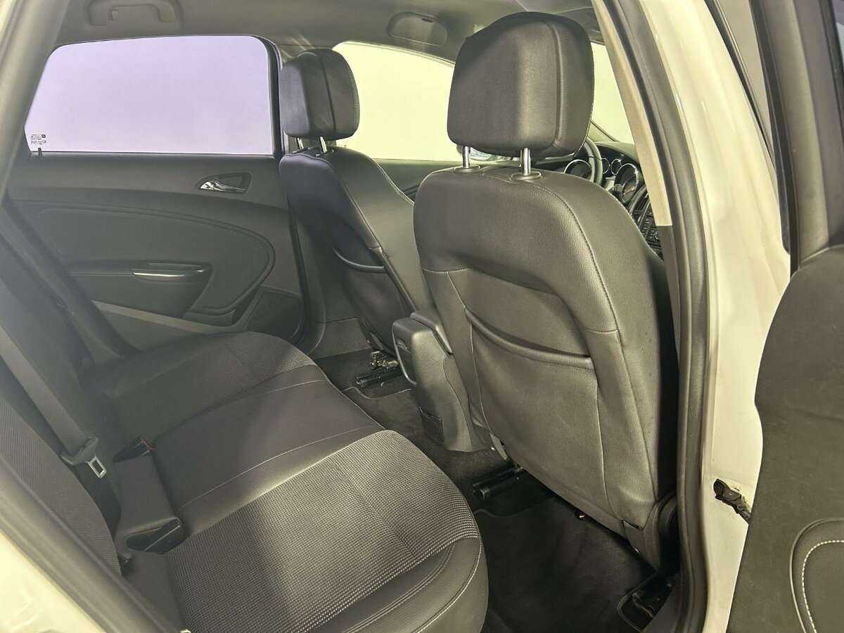 Opel Astra 2011 года с пробегом. Фото: #15