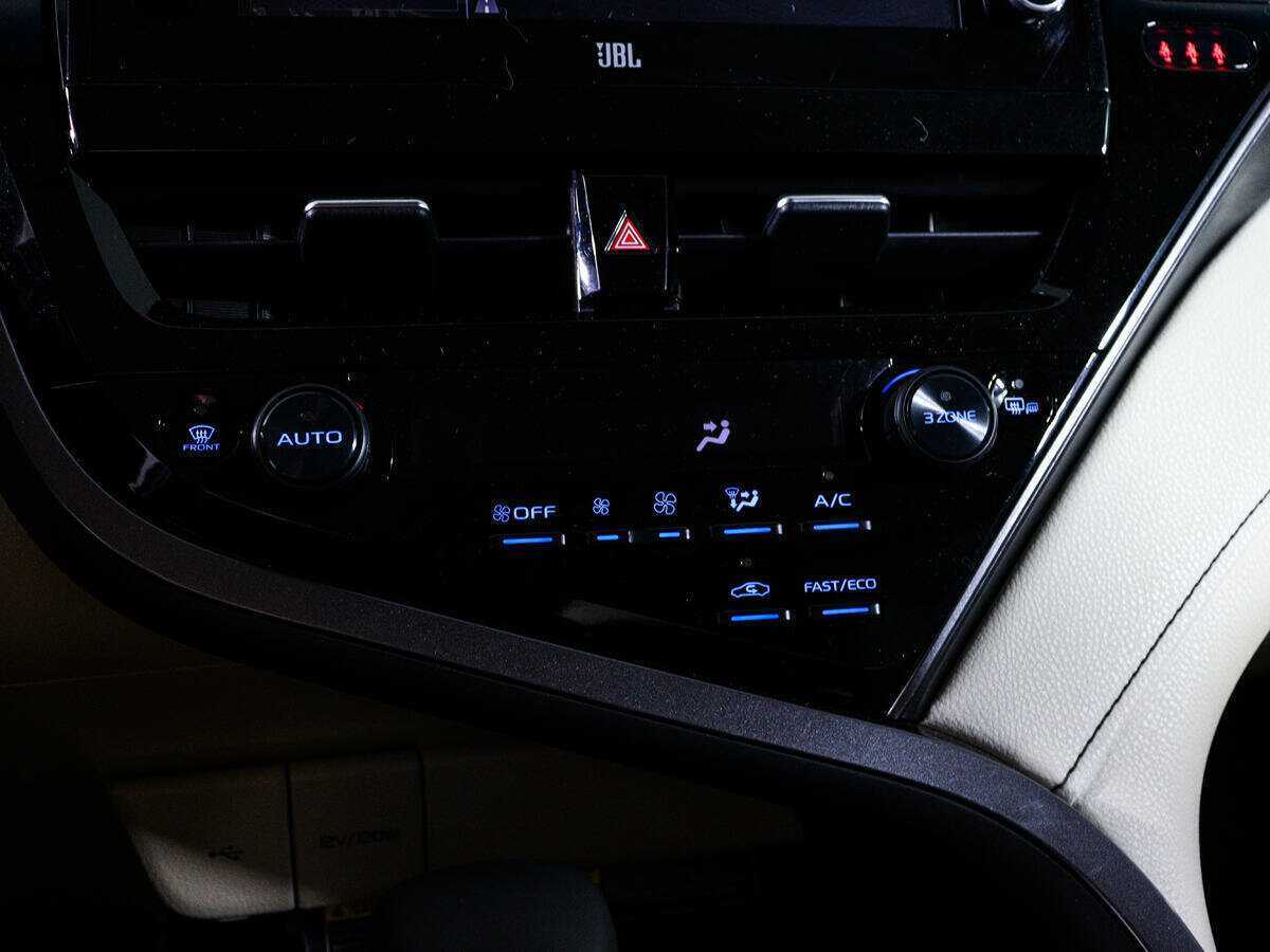 Toyota Camry 2021 года с пробегом. Фото: #24