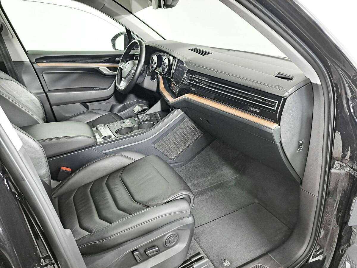 Volkswagen Touareg 2018 года с пробегом. Фото: #8