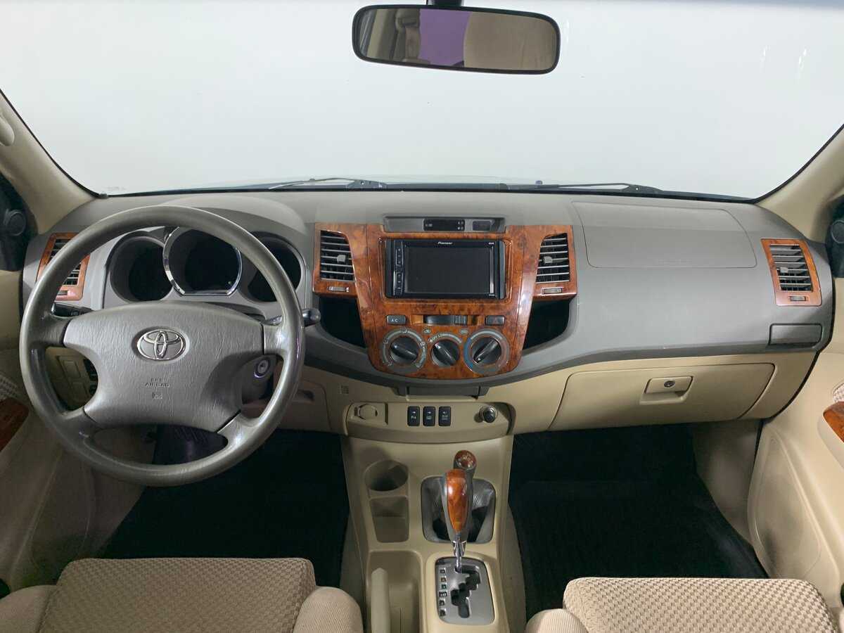 Toyota Fortuner 2011 года с пробегом. Фото: #9