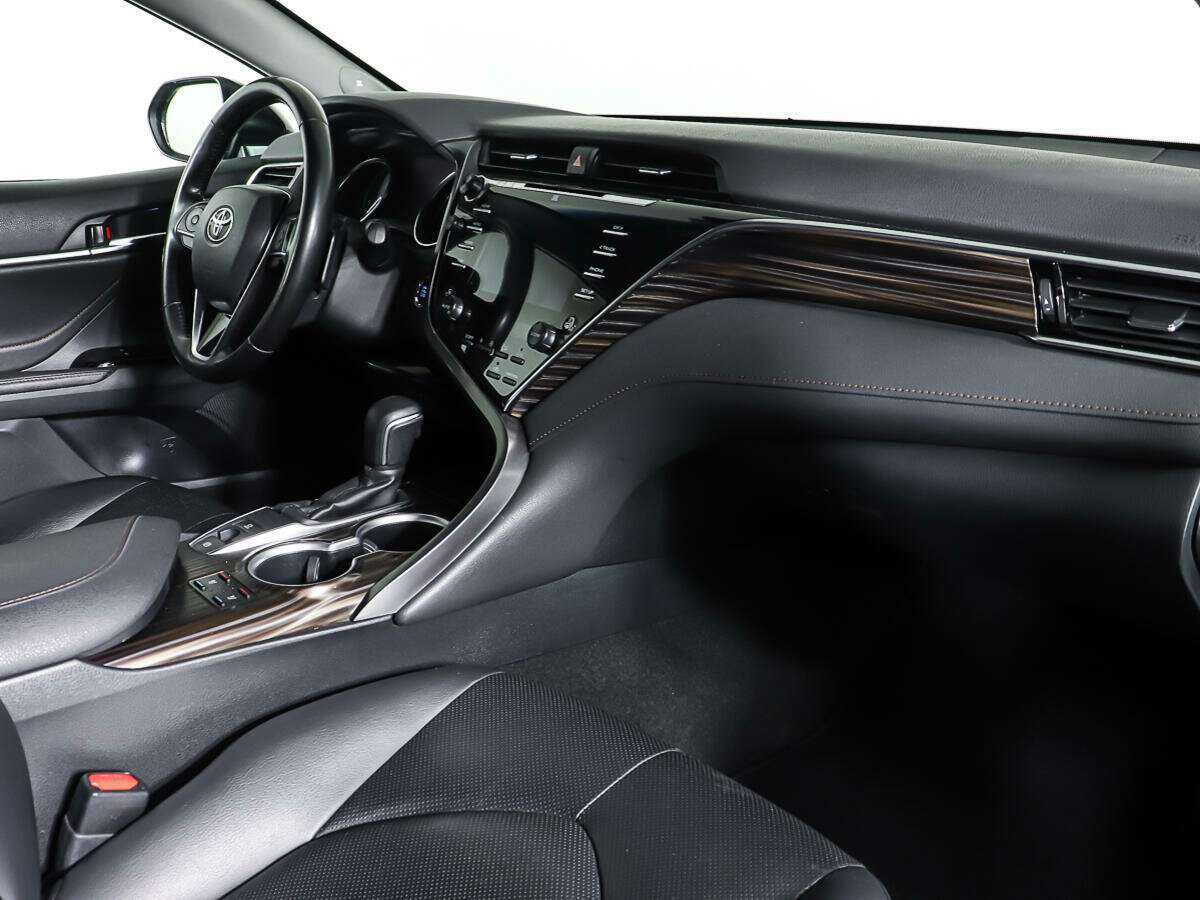 Toyota Camry 2019 года с пробегом. Фото: #8