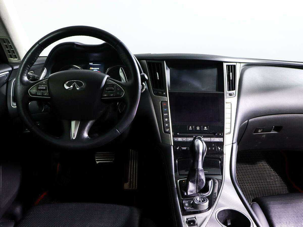 Infiniti Q50 2014 года с пробегом. Фото: #9