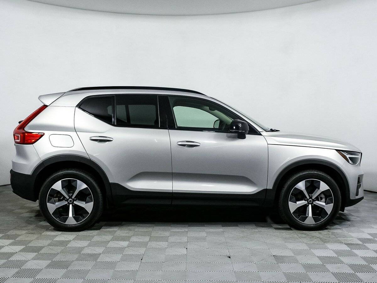 Volvo XC40 2023 года с пробегом. Фото: #3