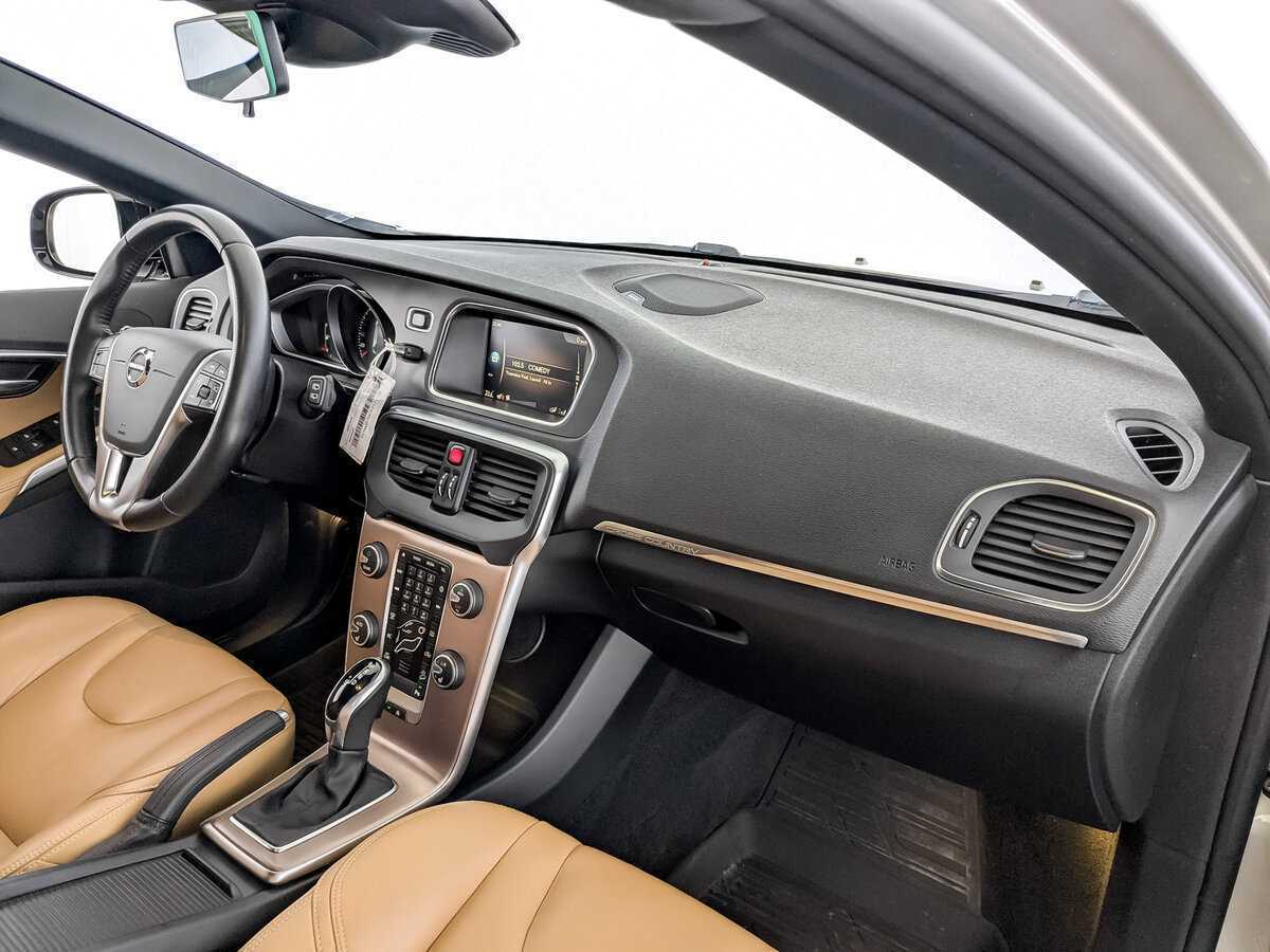 Volvo V40 2018 года с пробегом. Фото: #10