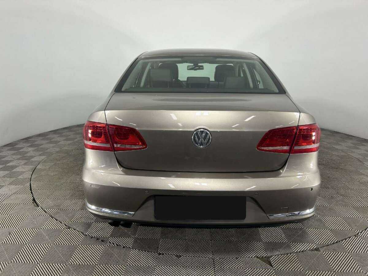 Volkswagen Passat 2011 года с пробегом. Фото: #2