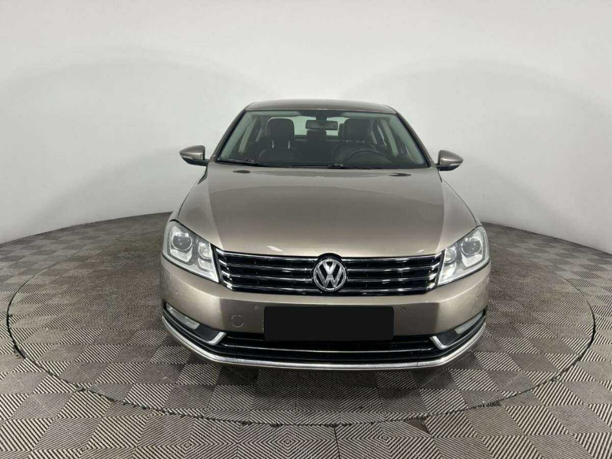 Volkswagen Passat 2011 года с пробегом. Фото: #1