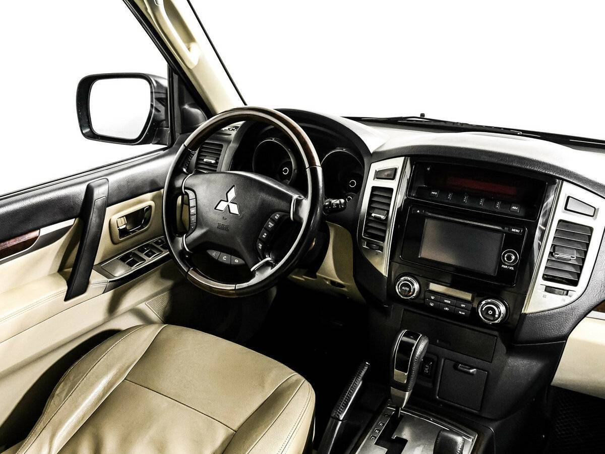 Mitsubishi Pajero 2017 года с пробегом. Фото: #8