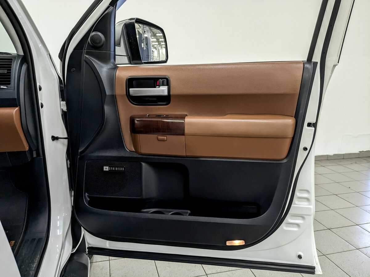 Toyota Sequoia 2013 года с пробегом. Фото: #24