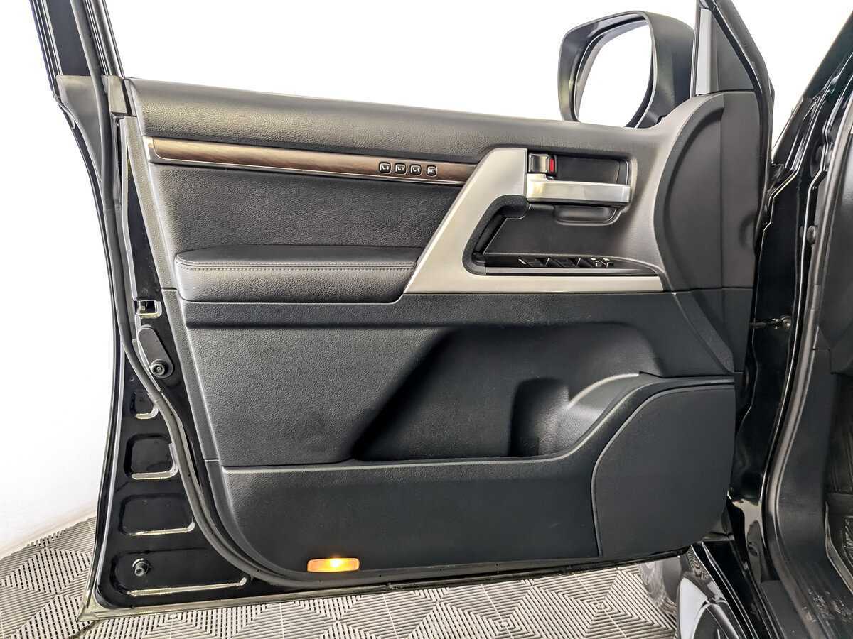 Toyota Land Cruiser 2020 года с пробегом. Фото: #18