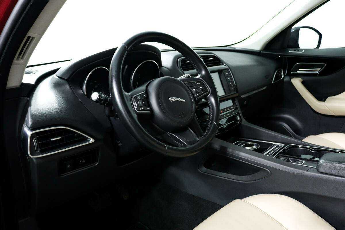 Jaguar F-Pace 2016 года с пробегом. Фото: #12