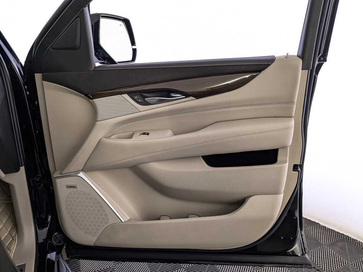 Cadillac Escalade 2019 года с пробегом. Фото: #24