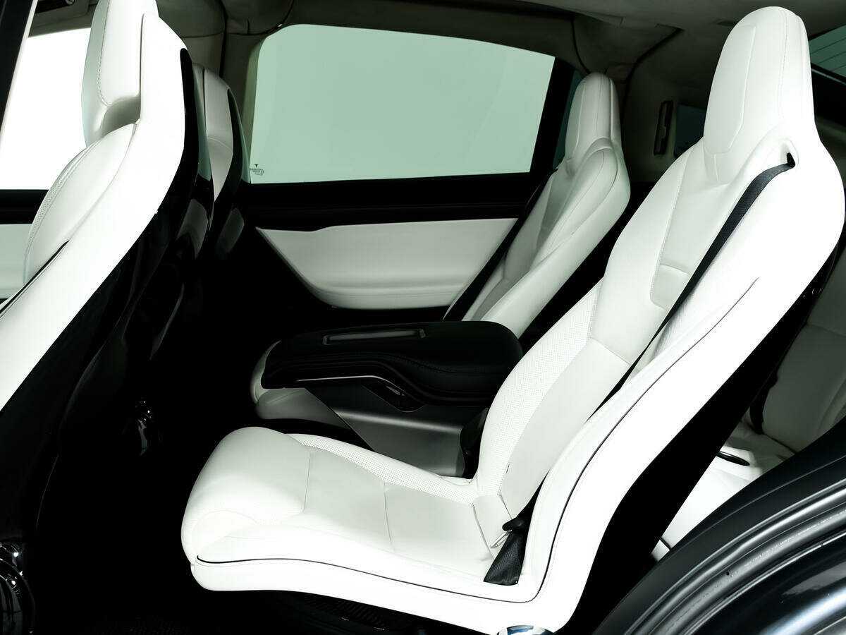 Tesla Model X 2018 года с пробегом. Фото: #9