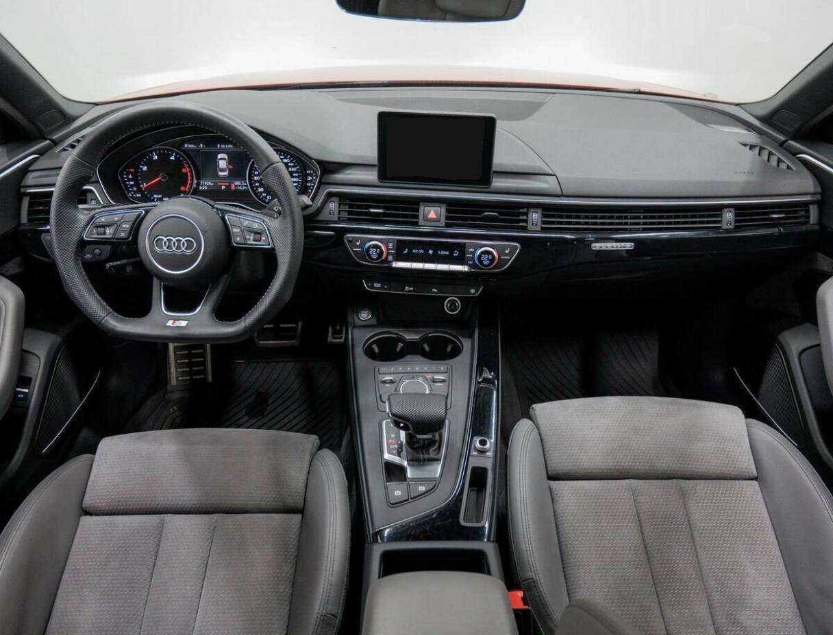 Audi A4 2019 года с пробегом. Фото: #11