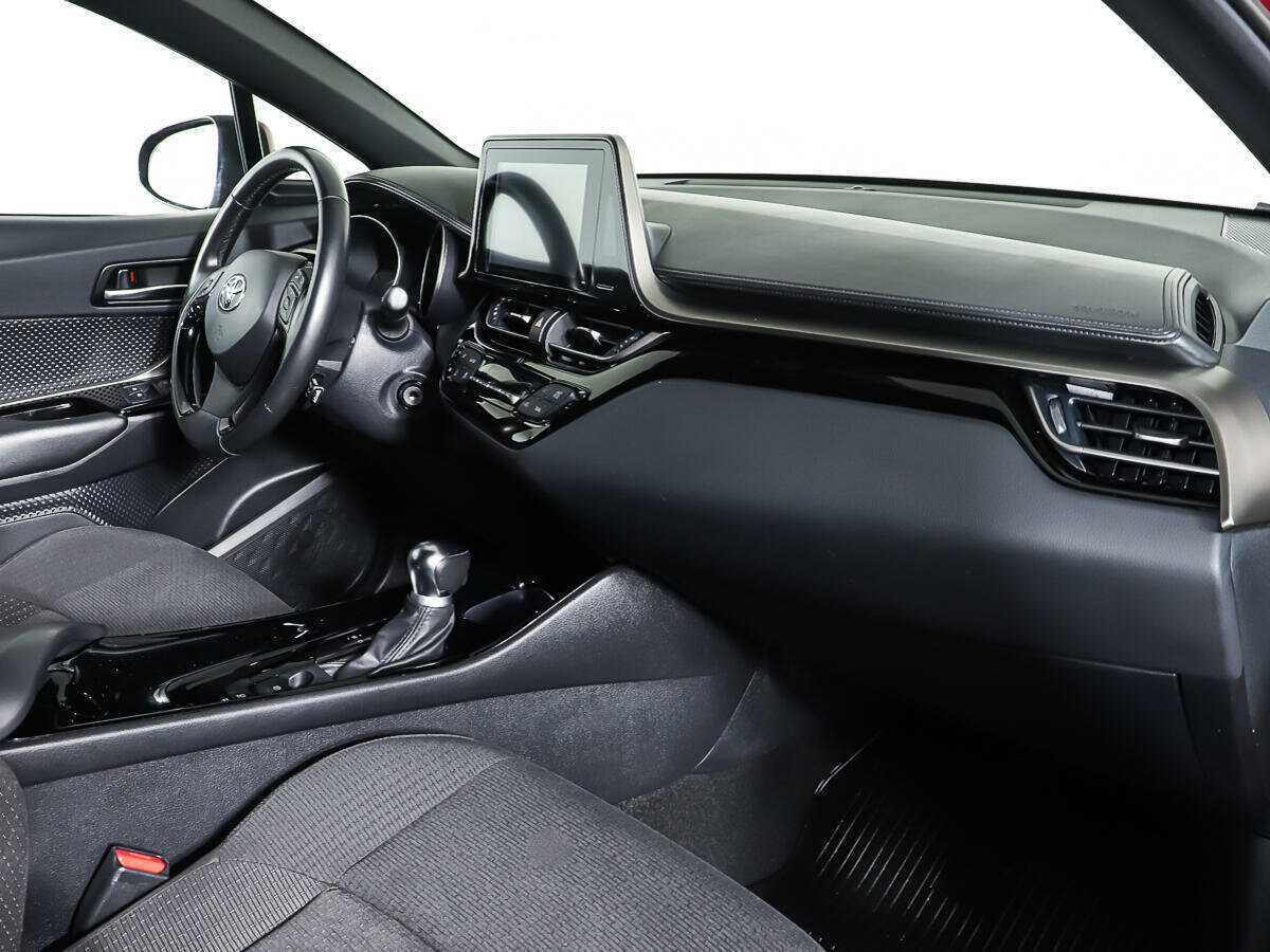 Toyota C-HR 2019 года с пробегом. Фото: #8