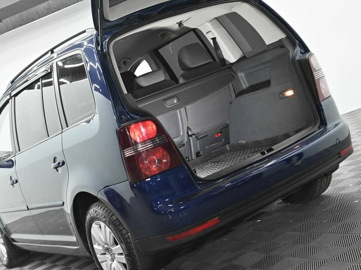 Volkswagen Touran 2007 года с пробегом. Фото: #4