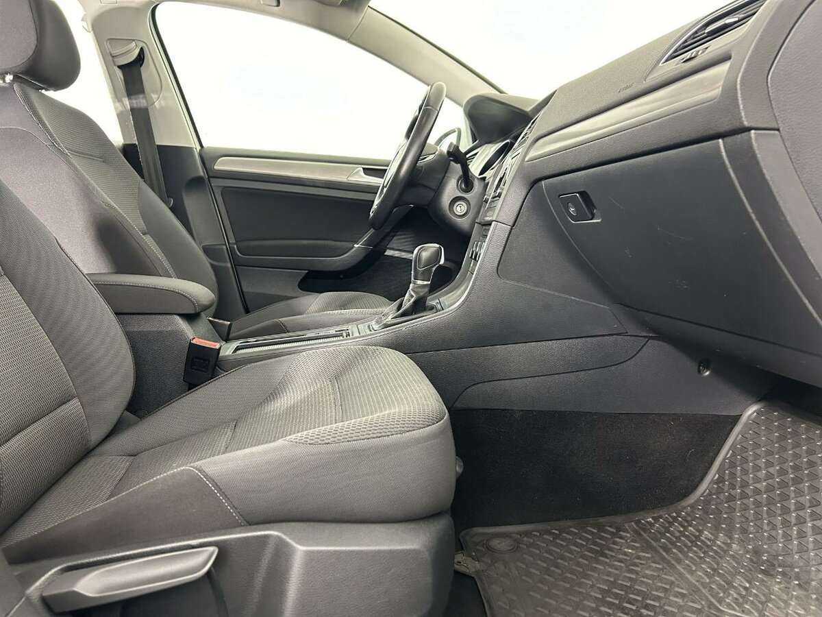 Volkswagen Golf 2015 года с пробегом. Фото: #13