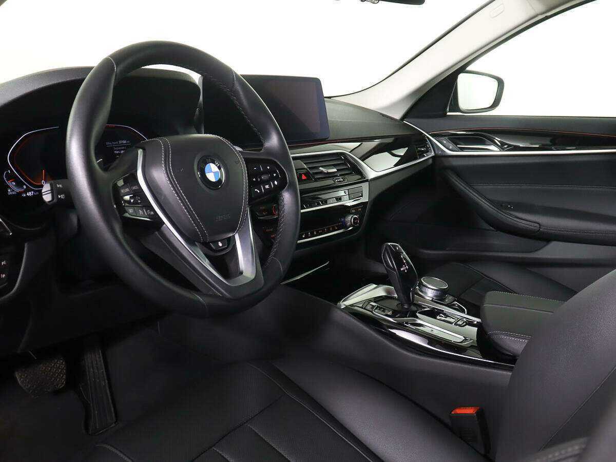 BMW 5 серии 2021 года с пробегом. Фото: #12