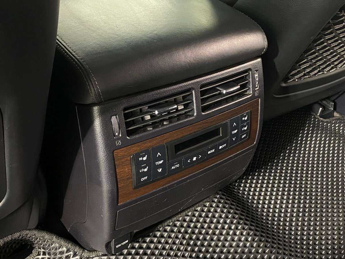 Toyota Land Cruiser 2017 года с пробегом. Фото: #10