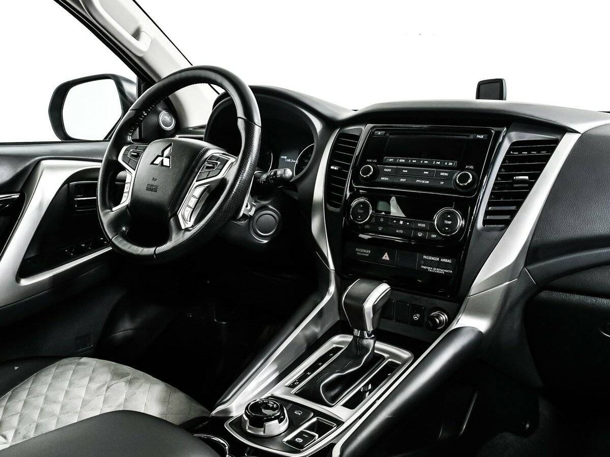Mitsubishi Pajero Sport 2018 года с пробегом. Фото: #8
