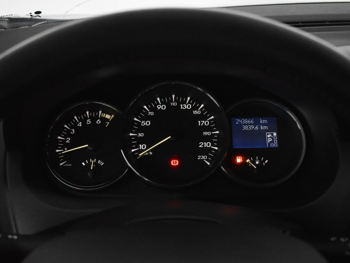 Renault Fluence 2011 года с пробегом. Фото: #16