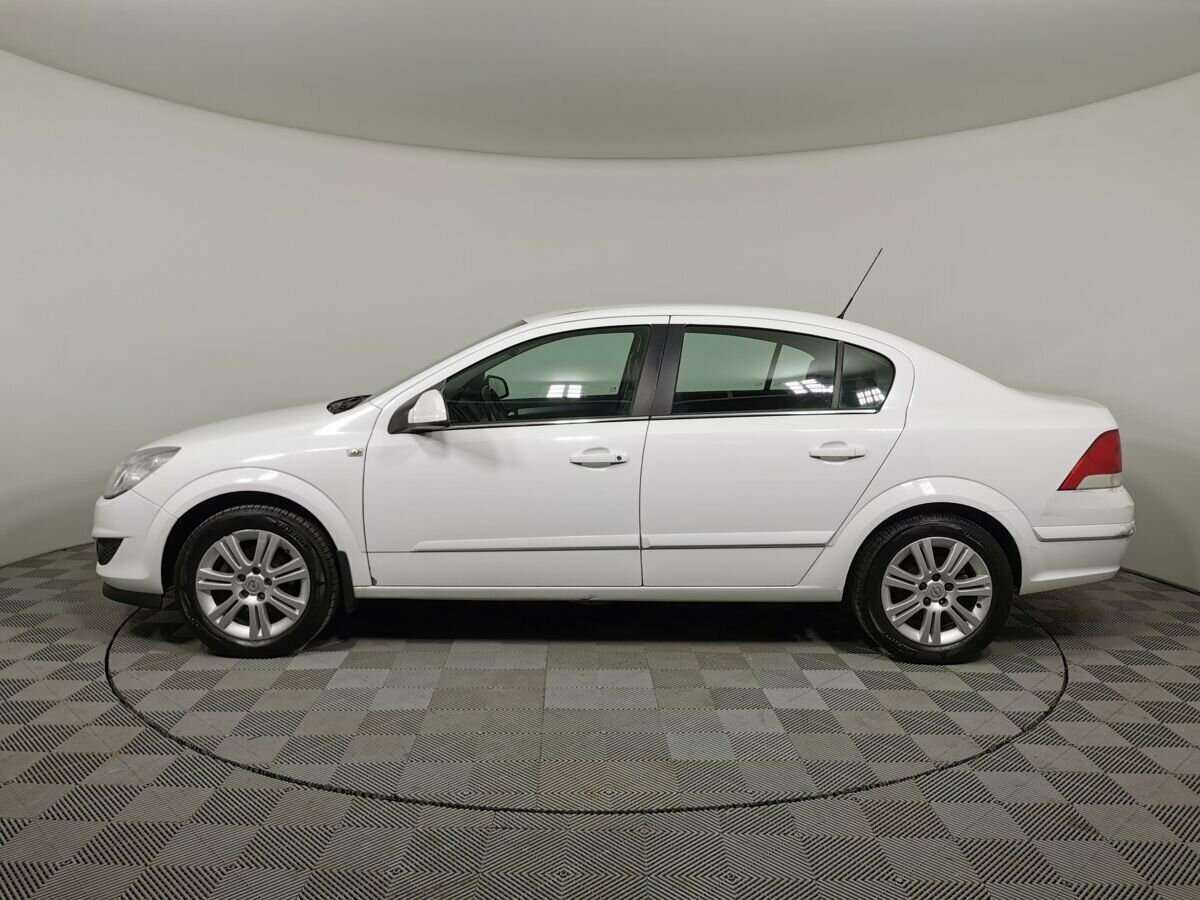 Opel Astra 2011 года с пробегом. Фото: #4