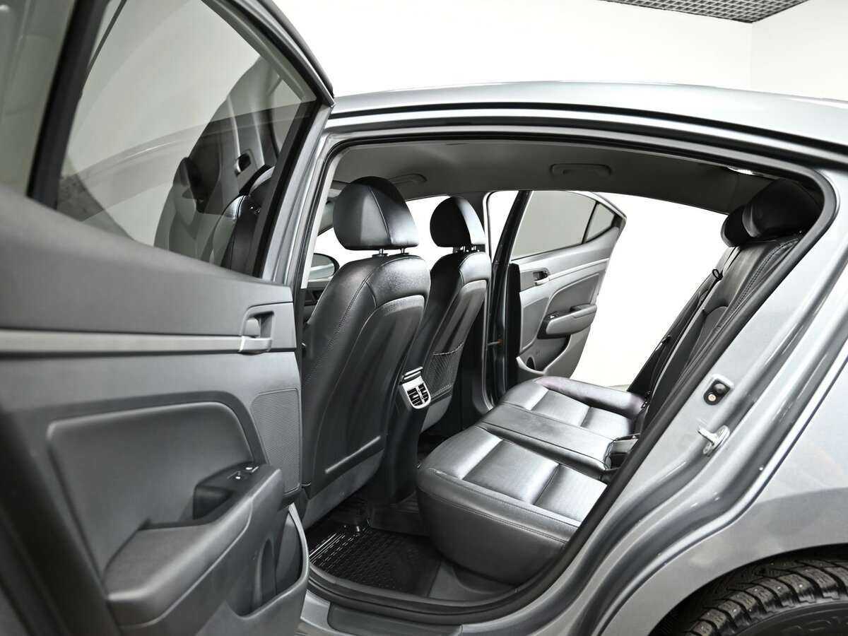 Hyundai Elantra 2018 года с пробегом. Фото: #14