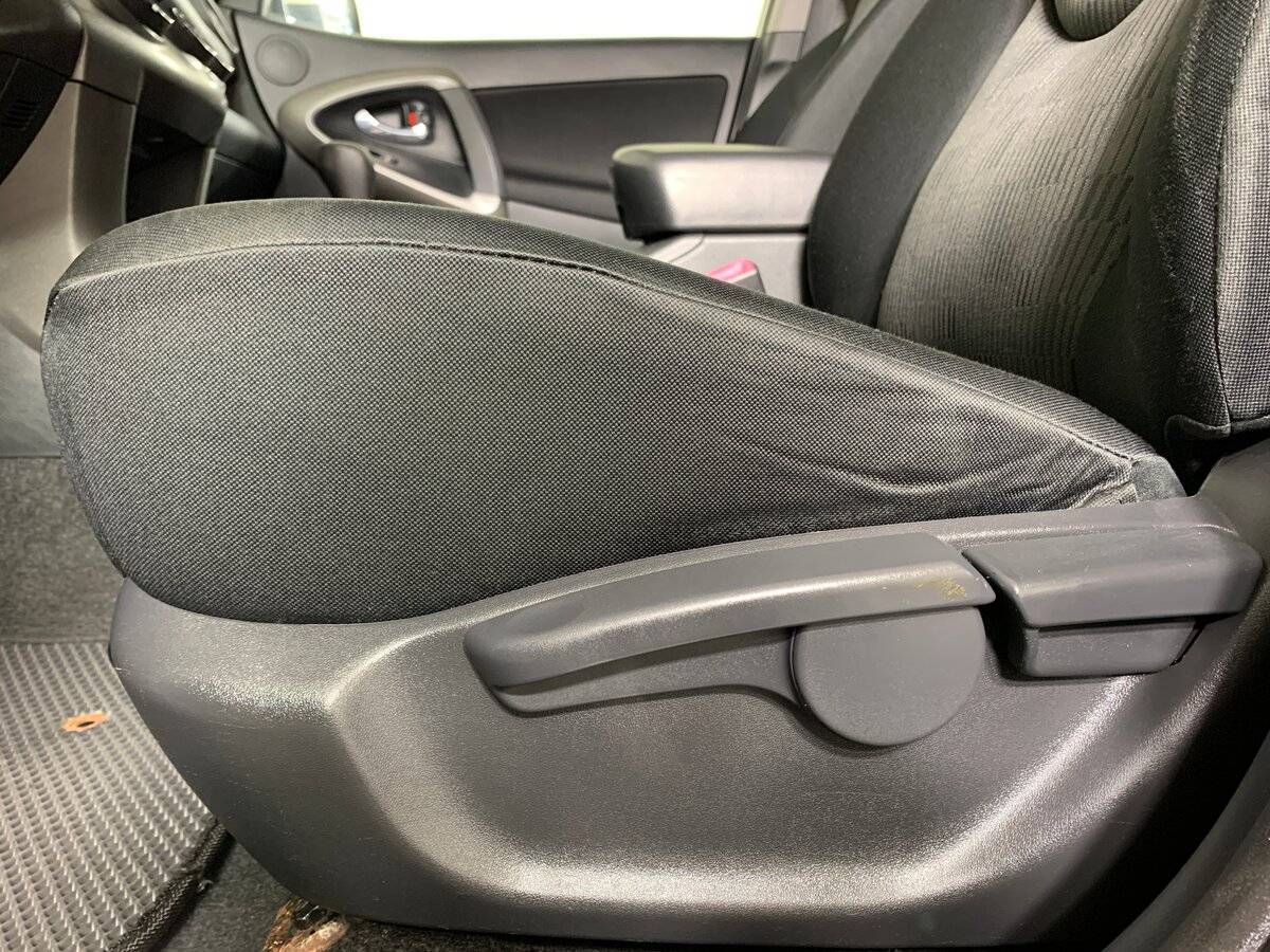 Toyota RAV4 2010 года с пробегом. Фото: #15