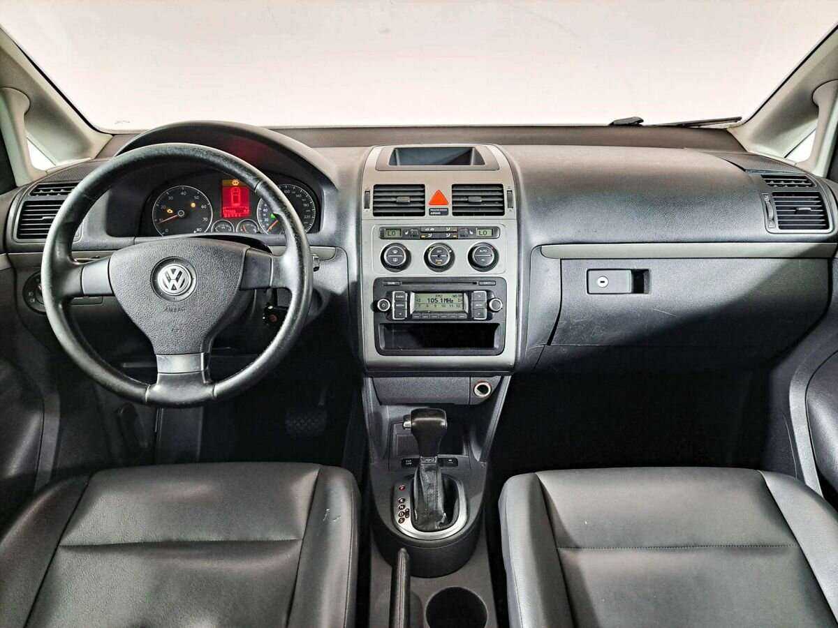 Volkswagen Touran 2010 года с пробегом. Фото: #11
