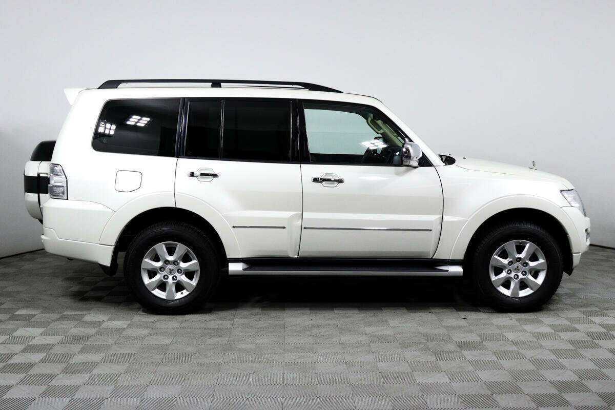 Mitsubishi Pajero 2021 года с пробегом. Фото: #3