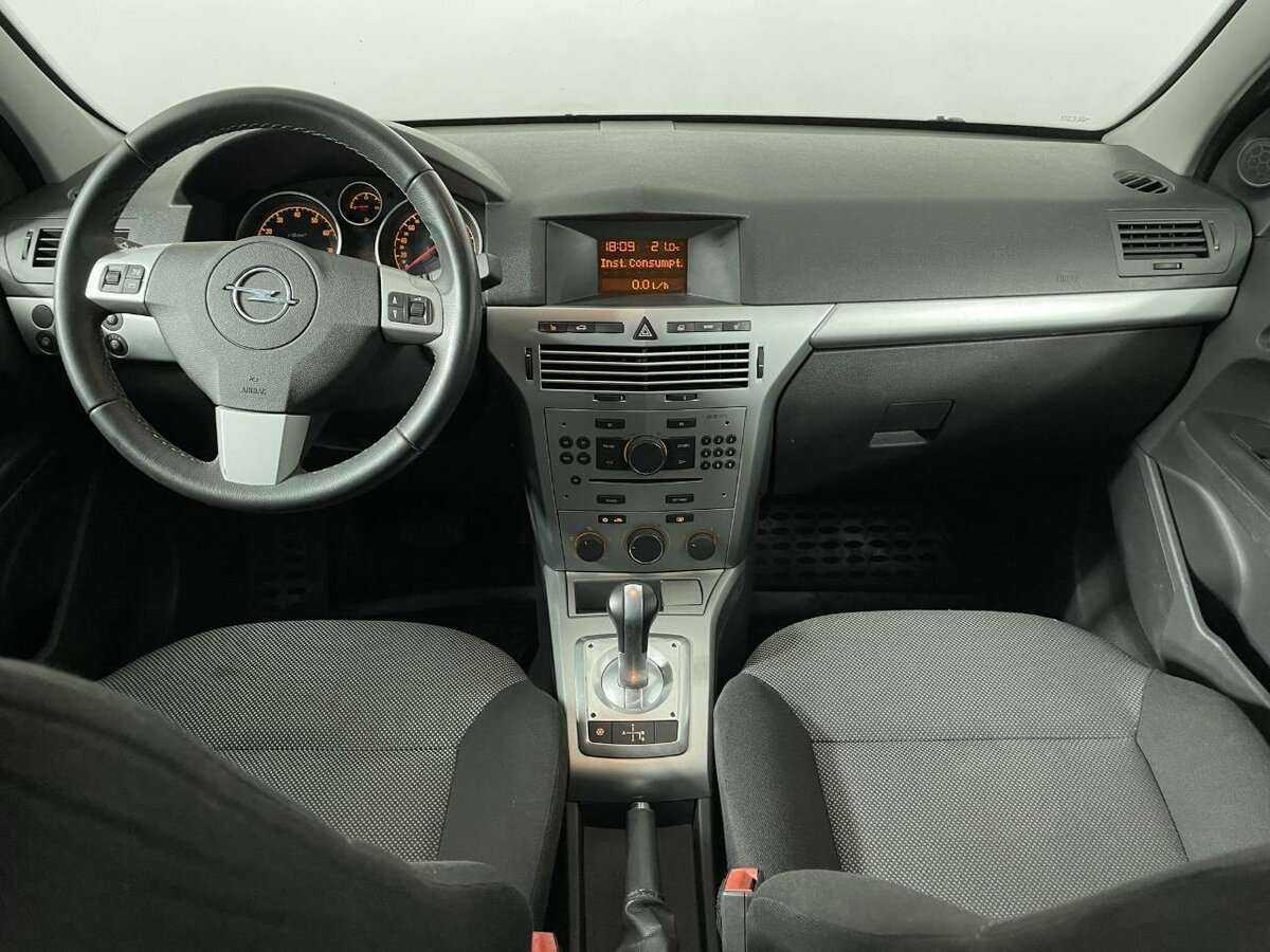Opel Astra 2010 года с пробегом. Фото: #5