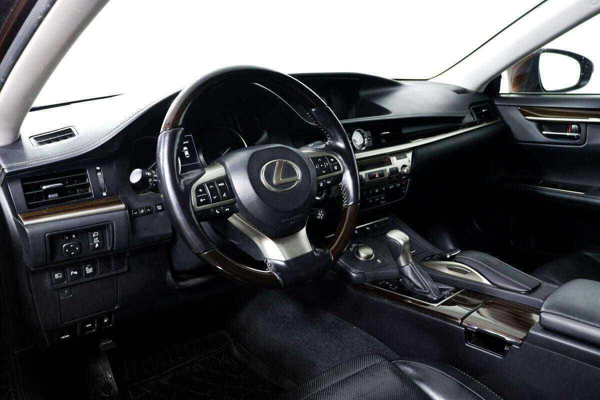 Lexus ES 2016 года с пробегом. Фото: #12