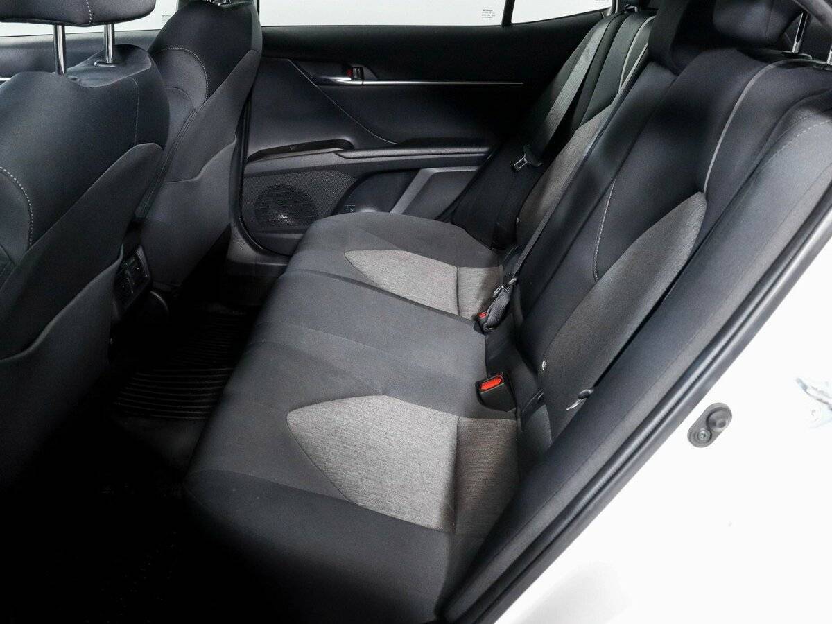 Toyota Camry 2021 года с пробегом. Фото: #6