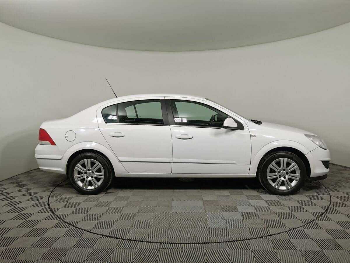 Opel Astra 2011 года с пробегом. Фото: #5