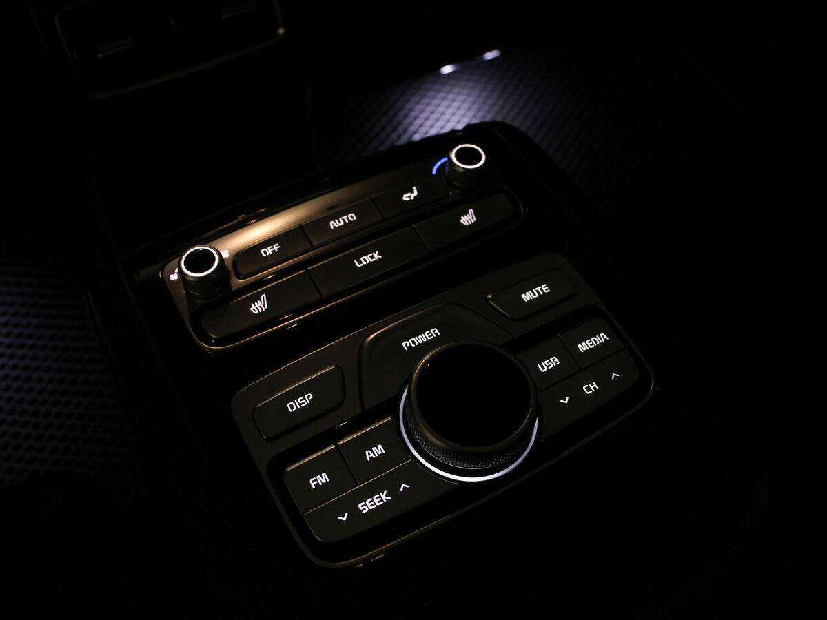 Kia K900 2019 года с пробегом. Фото: #29