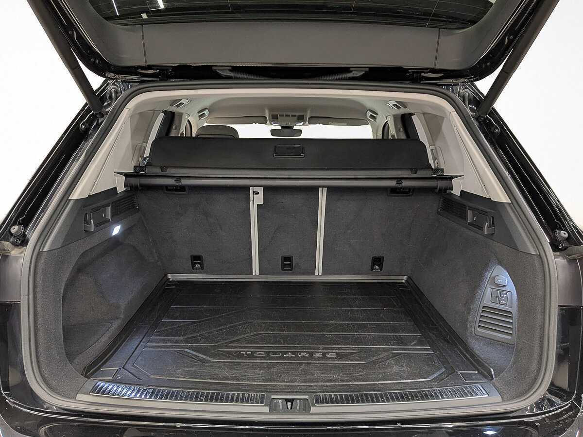 Volkswagen Touareg 2020 года с пробегом. Фото: #9