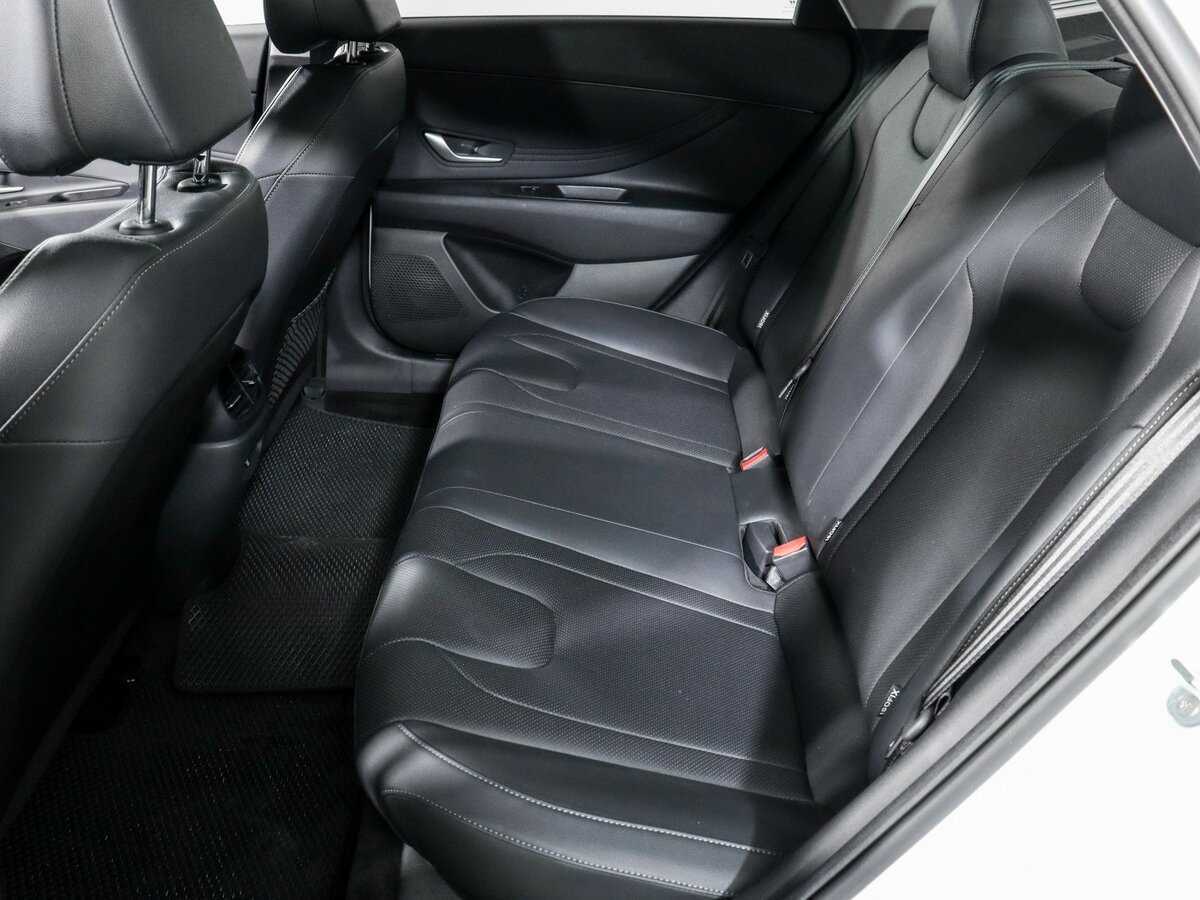 Hyundai Elantra 2023 года с пробегом. Фото: #9