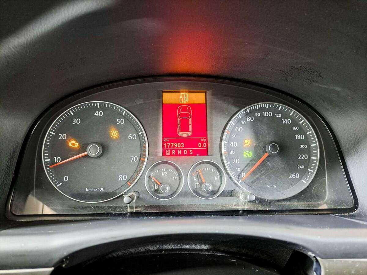 Volkswagen Touran 2010 года с пробегом. Фото: #10