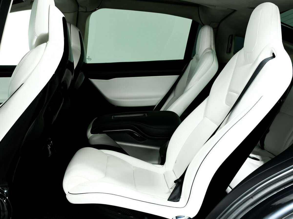 Tesla Model X 2018 года с пробегом. Фото: #32