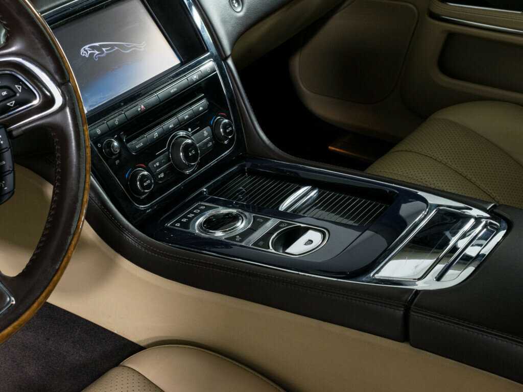 Jaguar XJ 2010 года с пробегом. Фото: #17
